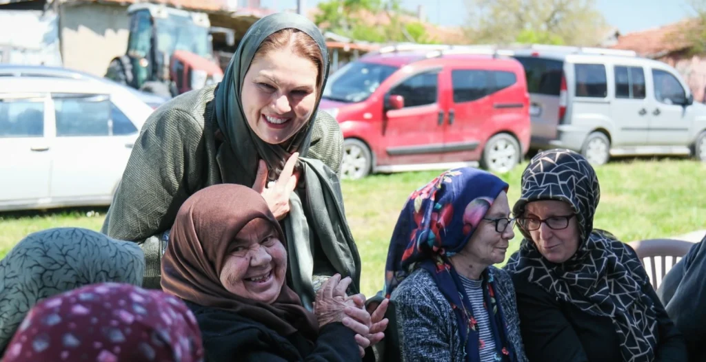 Edirne Demirhanlı Köyü'nde geleneksel Yağmur ve Şükür Duası gerçekleştirildi. Belgin İba'nın da katıldığı etkinlikte bereket ve birlik duaları semaya açıldı.