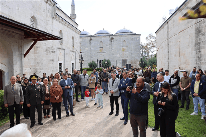 Edirne Sağlık Müzesi 29. kuruluş yıl dönümünü hat sanatı ve ney dinletisiyle kutladı. Trakya Üniversitesi ev sahipliğindeki etkinliğin detayları haberimizde.
