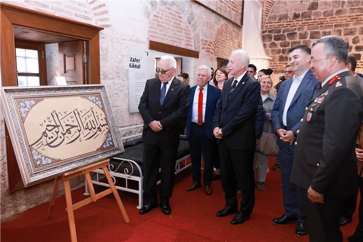 Edirne Sağlık Müzesi 29. kuruluş yıl dönümünü hat sanatı ve ney dinletisiyle kutladı. Trakya Üniversitesi ev sahipliğindeki etkinliğin detayları haberimizde.