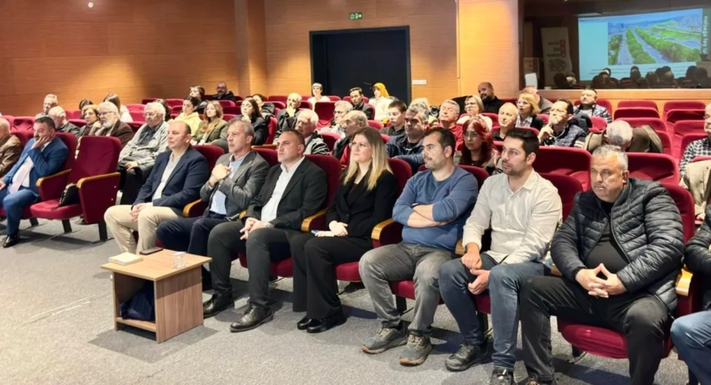 Edirne Kent Konseyi tarafından düzenlenen panelde Edirne Belediyesi'nin sürdürülebilir peyzaj projeleri tanıtıldı. Park ve Bahçeler Müdürlüğü'nün kentsel estetik çalışmaları tam not aldı.