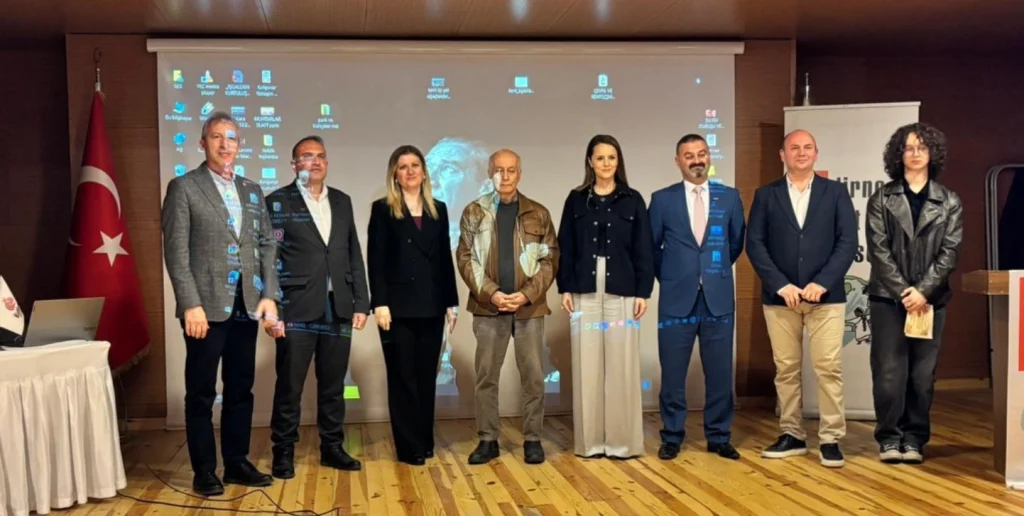 Edirne Kent Konseyi tarafından düzenlenen panelde Edirne Belediyesi'nin sürdürülebilir peyzaj projeleri tanıtıldı. Park ve Bahçeler Müdürlüğü'nün kentsel estetik çalışmaları tam not aldı.