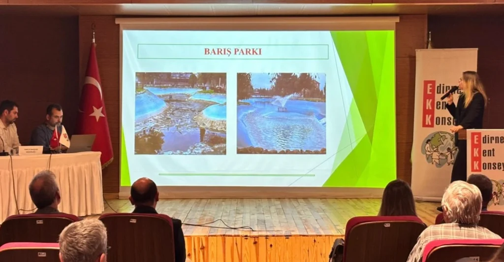 Edirne Kent Konseyi tarafından düzenlenen panelde Edirne Belediyesi'nin sürdürülebilir peyzaj projeleri tanıtıldı. Park ve Bahçeler Müdürlüğü'nün kentsel estetik çalışmaları tam not aldı.