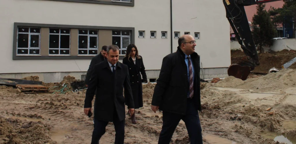 Ergene Kaymakamlığı tarafından yürütülen sosyal projeler, eğitim yatırımları ve sanayi denetimlerine dair kapsamlı analiz. Ergene'de devlet-millet bütünleşmesi nasıl sağlanıyor?