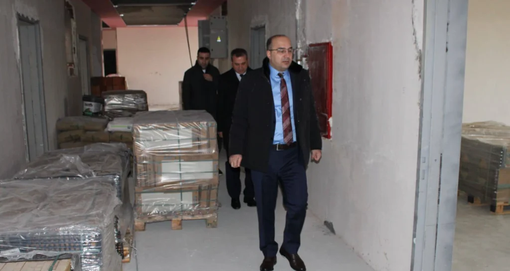 Ergene Kaymakamlığı tarafından yürütülen sosyal projeler, eğitim yatırımları ve sanayi denetimlerine dair kapsamlı analiz. Ergene'de devlet-millet bütünleşmesi nasıl sağlanıyor?