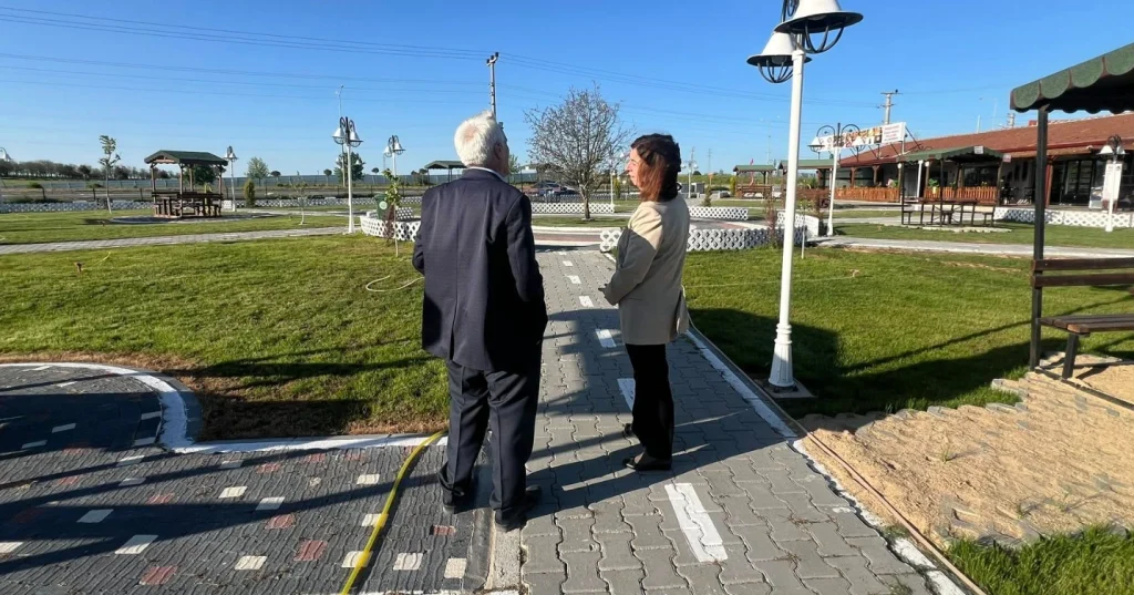 Fatma Aksal'ın Esetçe Beldesi ziyareti detayları. Belediye Başkanı Cemal Deniz ile projeleri yerinde inceleyen Aksal, beldenin, İpsala Haberler