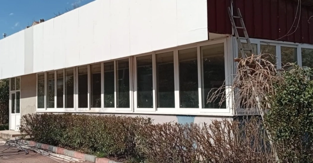 Fen İşleri Müdürlüğü sahada! 1 No’lu, 2 No’lu ve Sağlık Evi bahçesinde ot biçme, Muratlı Park'ta yenileme ve yol kasisi onarımları tamamlandı. Detaylar için tıklayın.