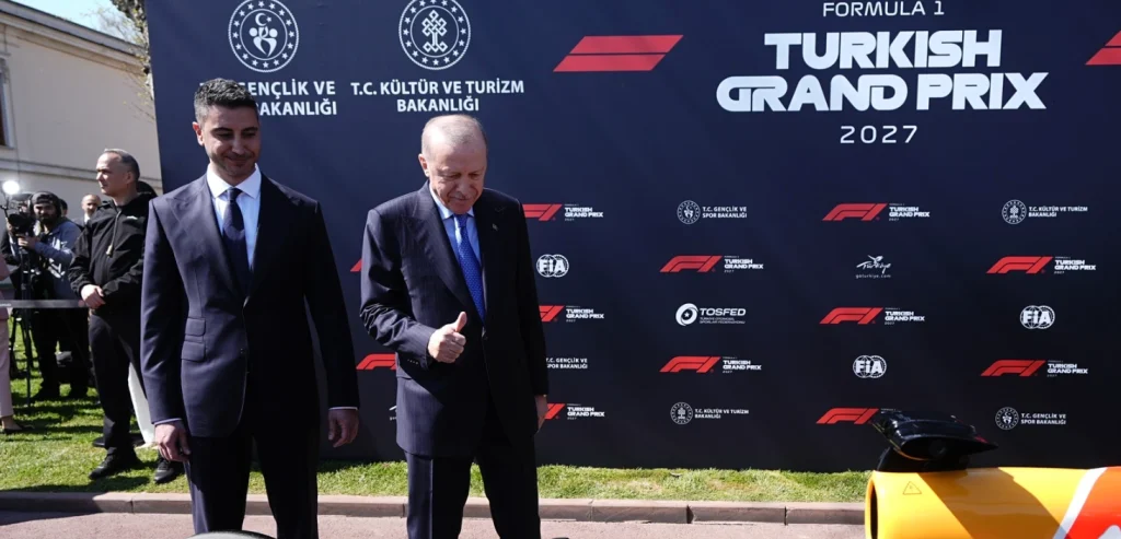 Cumhurbaşkanı Recep Tayyip Erdoğan açıkladı: Formula 1, 2027-2031 yılları arasında İstanbul'a dönüyor! İstanbul Park'taki dev organizasyonun detayları ve 5 yıllık anlaşmanın tüm ayrıntıları haberimizde.