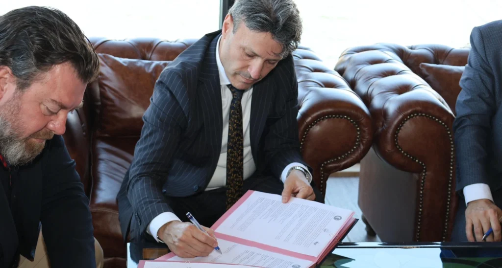 Gelibolu Belediyesi, AB destekli "Galipoli'den Ekopoli'ye" projesi için imzaları attı. 37,5 milyon TL hibeli dev çevre projesi hakkında tüm detaylar burada.