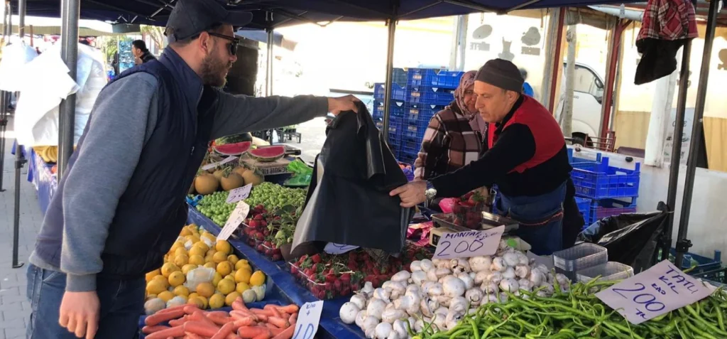 Gelibolu Belediyesi ekipleri hafta sonu demeden sahada! Hamzakoy tadilatı, altyapı çalışmaları ve temizlik seferberliğine dair tüm detaylar haberimizde.