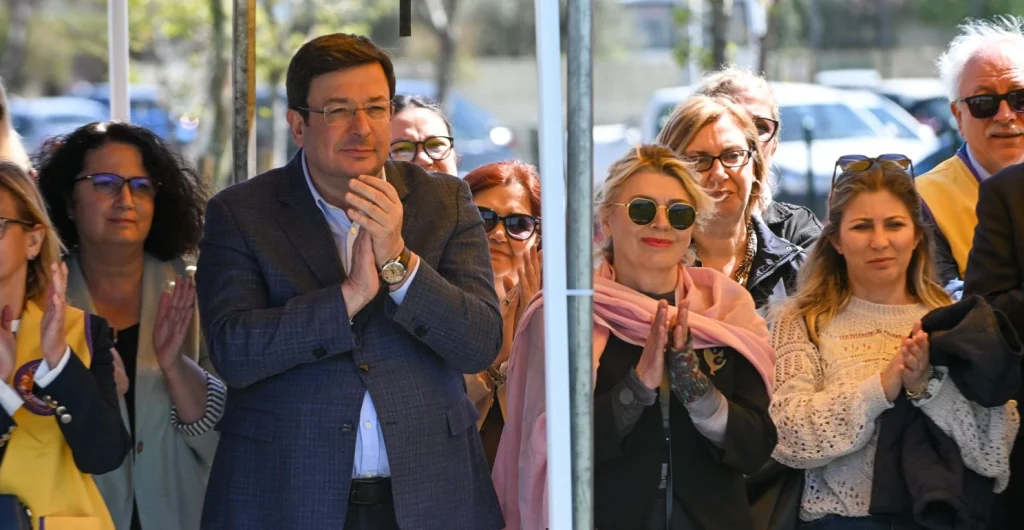 Çanakkale Belediyesi, Prof. Dr. Halet Çambel Sağlıklı Yaşam Parkı’nda fidanları toprakla buluşturdu. Avustralya Büyükelçiliği iş birliğiyle düzenlenen ağaçlandırma projesinin detayları haberimizde.