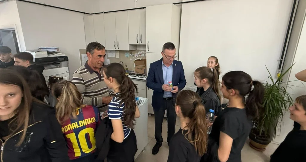 Havsa Belediyesi, 23 Nisan Çocuk Bayramı haftasında miniklere özel diş sağlığı eğitimi verdi. Kitap Cafe'deki etkinliğin detayları ve uzman önerileri haberimizde.