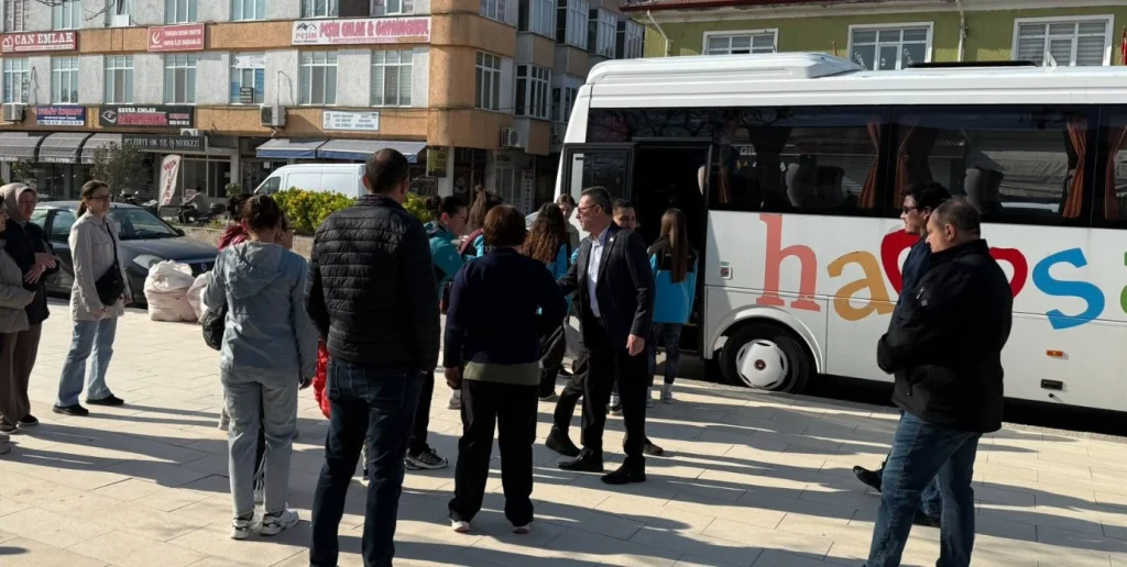 Havsa Belediyesi voleybol takımı Edirne şampiyonu olarak Çanakkale yoluna çıktı. Belediye Başkanlığı, genç yeteneklerin başarıya koşması için desteğini sürdürüyor.