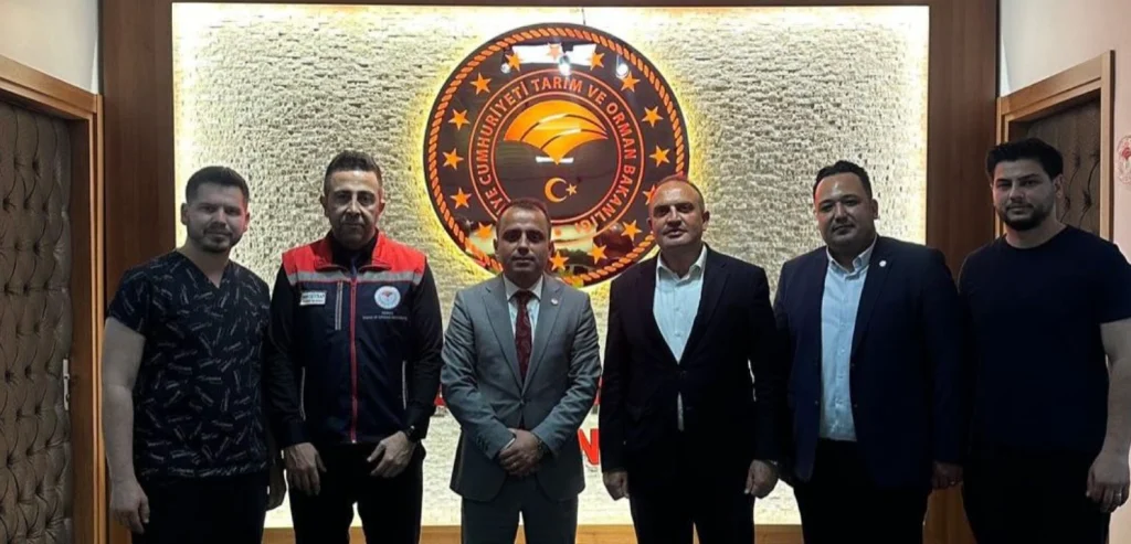 Edirne Belediyesi'nden dev hayvan sağlığı hamlesi! 27 veteriner hekim ve kamu kurumlarıyla gerçekleştirilen ziyaretlerde, Edirne'nin biyolojik güvenliği ve hayvan refahı için stratejik kararlar alındı. Edirne Haberler