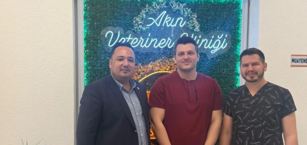 Edirne Belediyesi'nden dev hayvan sağlığı hamlesi! 27 veteriner hekim ve kamu kurumlarıyla gerçekleştirilen ziyaretlerde, Edirne'nin biyolojik güvenliği ve hayvan refahı için stratejik kararlar alındı. Edirne Haberler