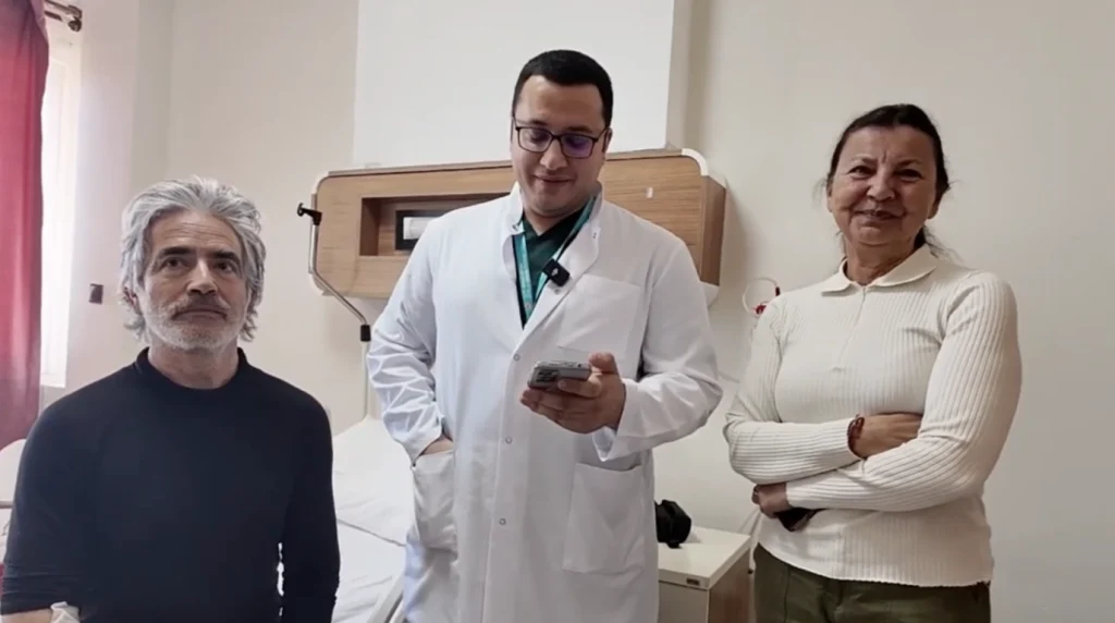 Şanlıurfa'da şiddetli ağrıyla hastaneye başvuran İspanyol turist, başarılı bir apandisit ameliyatı ile hayata tutundu. Yapay zeka destekli çeviriyle tedavi süreci tamamlandı.