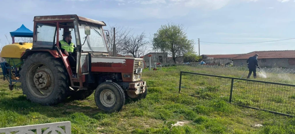 Kaynarca Belediyesi'nden dev ilaçlama operasyonu! Halk sağlığını korumak için park ve bahçeler başta olmak üzere tüm sosyal alanlar dezenfekte ediliyor. Detaylar haberimizde.