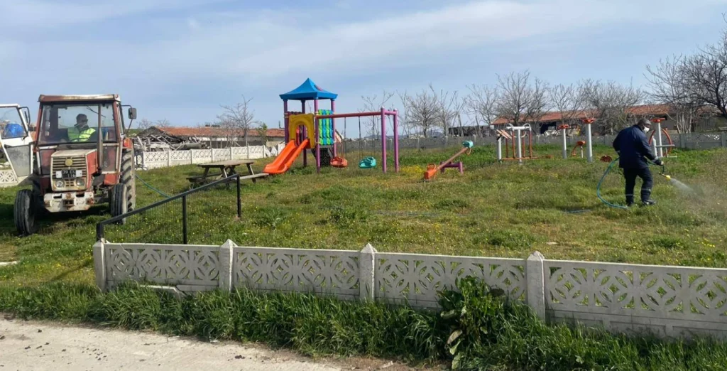Kaynarca Belediyesi'nden dev ilaçlama operasyonu! Halk sağlığını korumak için park ve bahçeler başta olmak üzere tüm sosyal alanlar dezenfekte ediliyor. Detaylar haberimizde.