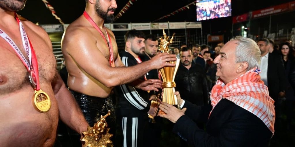 10. Kepez Belediyesi Yağlı Pehlivan Güreşleri'nde şampiyon Enes Doğan! Ali Gürbüz'ün sakatlığı, rekor ağalık ihalesi ve Mesut Kocagöz'ün önemli açıklamalarıyla ilgili tüm detaylar burada.