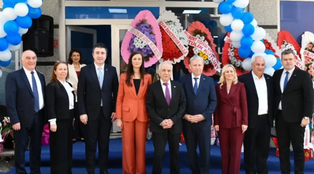 Keşan Belediyesi, Büyük Cami Mahallesi'nde Uğur Kurs'un açılışını gerçekleştirdi. Eğitime tam destek veren belediye, yeni merkezin hayırlı olmasını diledi.