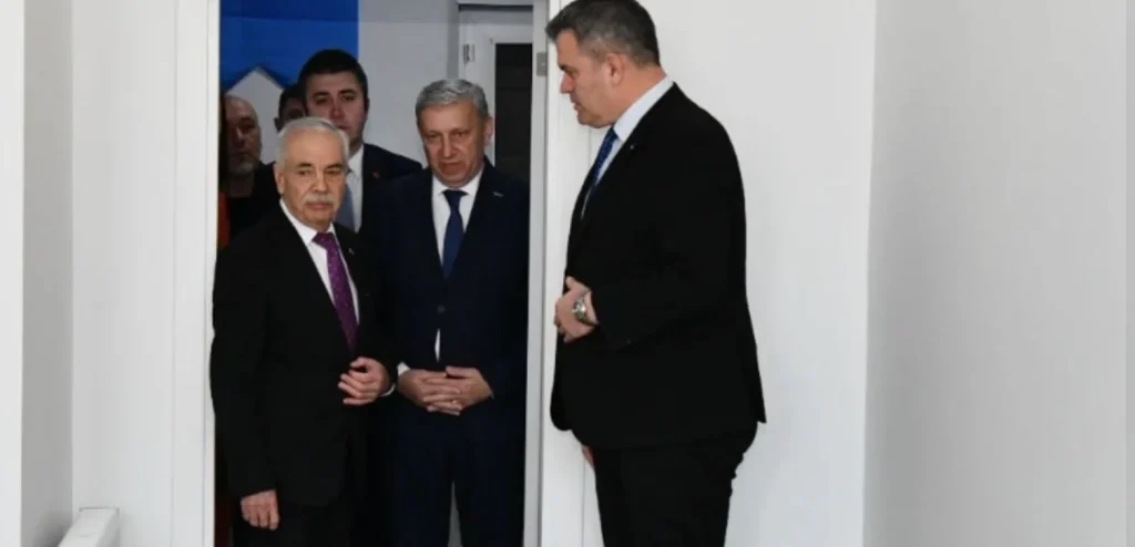 Keşan Belediyesi, Büyük Cami Mahallesi'nde Uğur Kurs'un açılışını gerçekleştirdi. Eğitime tam destek veren belediye, yeni merkezin hayırlı olmasını diledi.