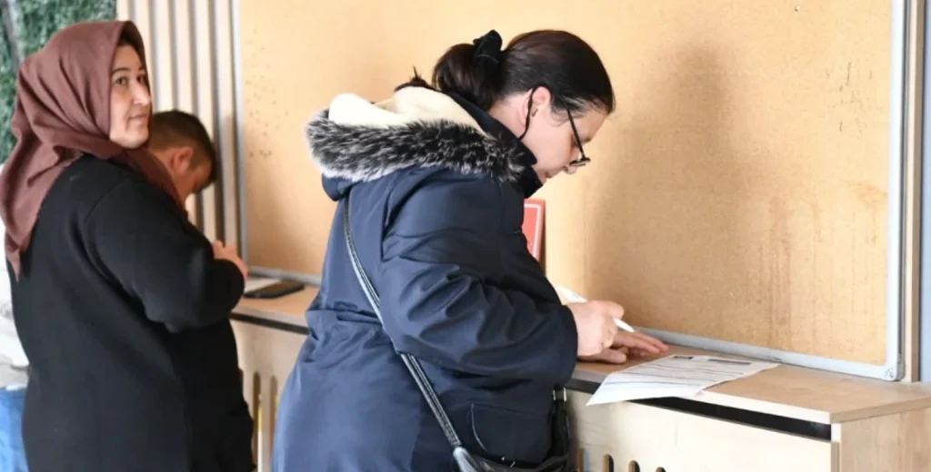 Keşan Belediyesi, AURORA SARTORIA firması ile dev istihdam buluşmasına ev sahipliği yaptı. İŞKUR Hizmet Noktası'nda gerçekleşen mülakatlarla iş arayanlara yeni kapılar açıldı.