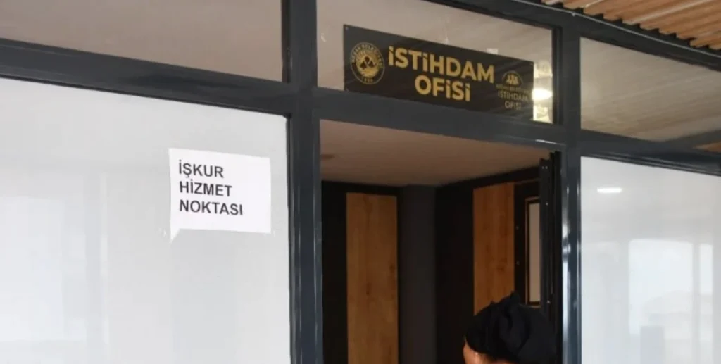 Keşan Belediyesi, AURORA SARTORIA firması ile dev istihdam buluşmasına ev sahipliği yaptı. İŞKUR Hizmet Noktası'nda gerçekleşen mülakatlarla iş arayanlara yeni kapılar açıldı.