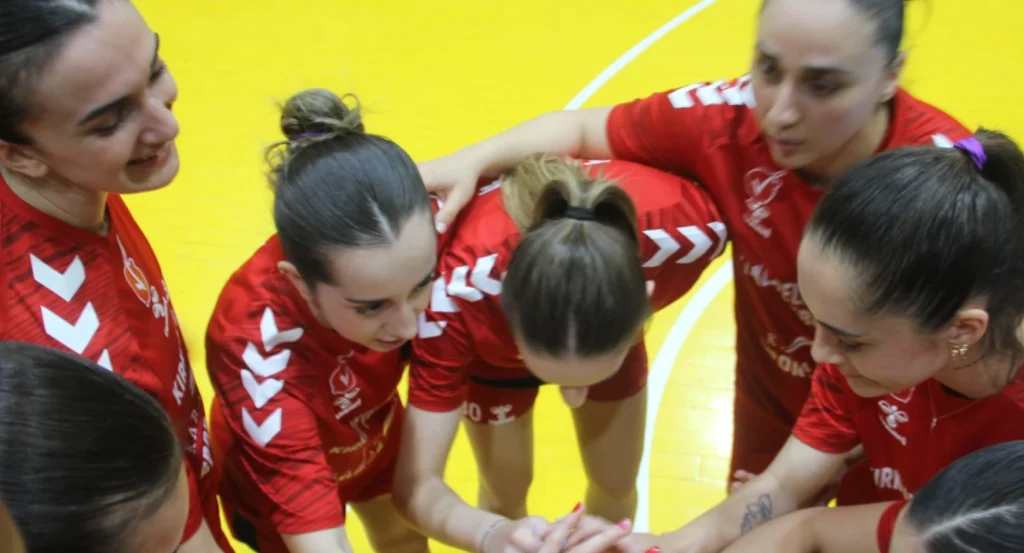 Kırklareli Belediyesi FBO Kadın Basketbol Takımı, Süper Lig yolunda yarı finale yükseldi! Aslan Yol Burhaniye Belediyespor galibiyeti sonrası İstanbul GSK rakip oldu. Detaylar haberimizde. Kırklareli Haberler