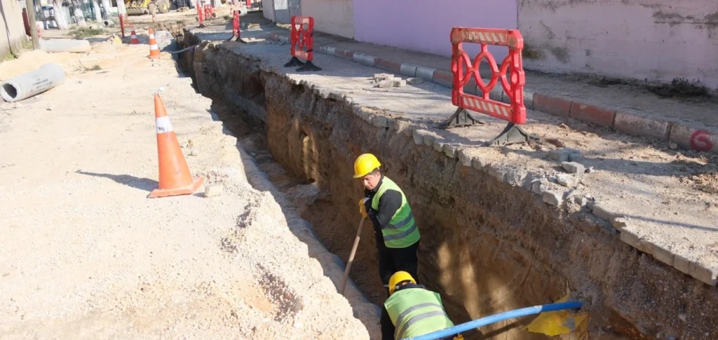 Kırklareli Karahıdır Mahallesi'nde devam eden dev altyapı çalışmaları yerinde incelendi. Asrın Projesi ile şehrin 50 yıllık geleceği garanti altına alınıyor. Detaylar haberimizde.
