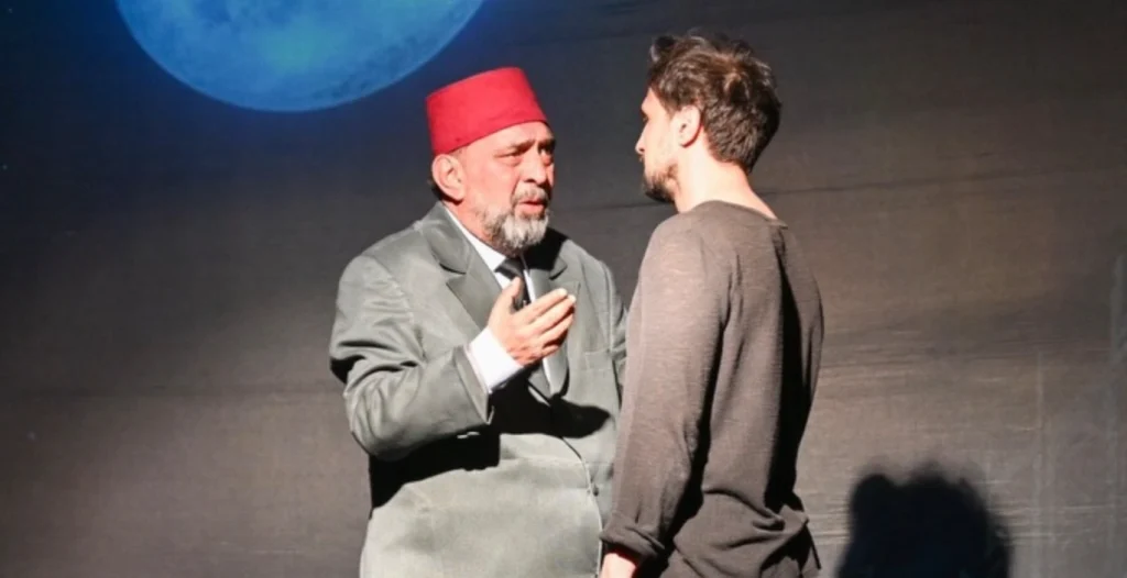 Kırklareli'nde "Firavunla Yüz Yüze" tiyatro rüzgarı esti! Mehmet Akif Ersoy'un ölümsüz eseri Safahat'tan uyarlanan oyunun detayları ve geceden notlar haberimizde.