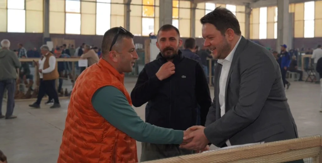 Pınarhisar’da bu yıl 5. kez kapılarını açan Kümes ve Kafes Hayvanları Festivali renkli görüntülere sahne oldu. İhsan Talay ve ilçe protokolü üreticilerle bir araya geldi. Pınarhisar Haberler