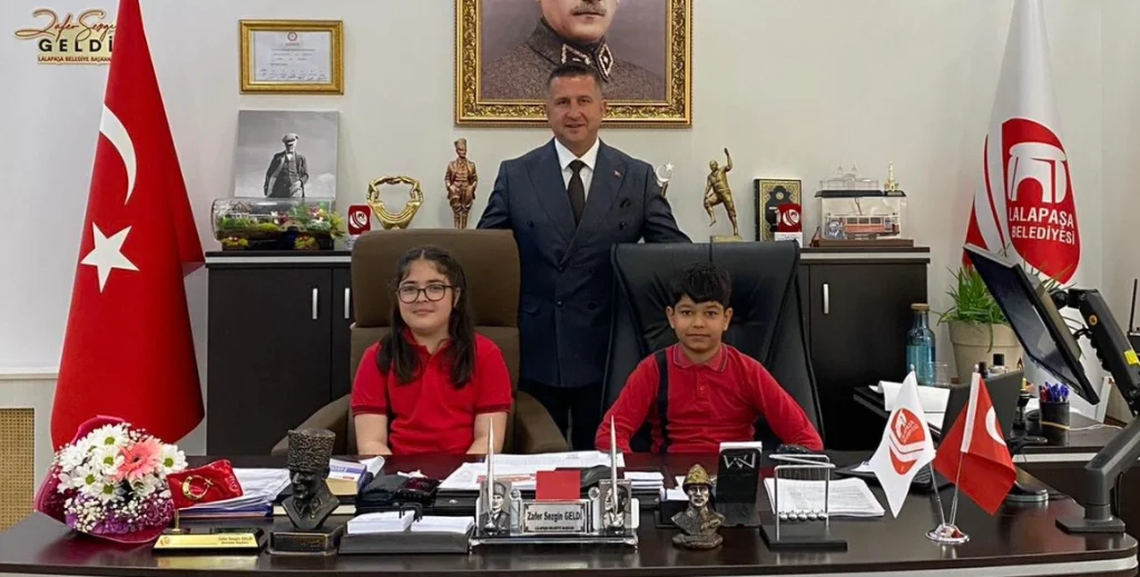 Lalapaşa'da 23 Nisan coşkusu! Belediye koltuğunu devralan Ayaz Şerafettin Tunç ve Defne Biga'nın verdiği talimatlarla ilçede hizmet seferberliği başladı.