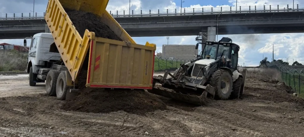 Lapseki Belediyesi tarafından yürütülen altyapı, yol genişletme, temiz su arıtma tesisi ve sosyal belediyecilik çalışmalarının detayları açıklandı. İlçe modern bir çehreye kavuşuyor.