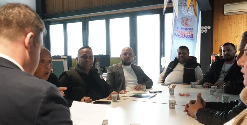 Lüleburgaz Belediyesi Kültür Sanat Müdürlüğü, 8 Nisan Dünya Romanlar Günü hazırlıkları için Roman STK'lar ile toplandı. Etkinlik takvimi ve detaylar haberimizde.