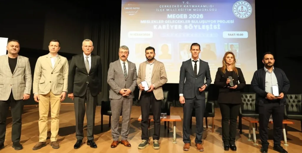 Çerkezköy'de düzenlenen MEGEB 2026 Kariyer Söyleşisi ile gençler geleceğin mesleklerini uzmanlarından dinledi. Eğitim ve iş dünyası Atatürk Kültür Merkezi'nde buluştu.