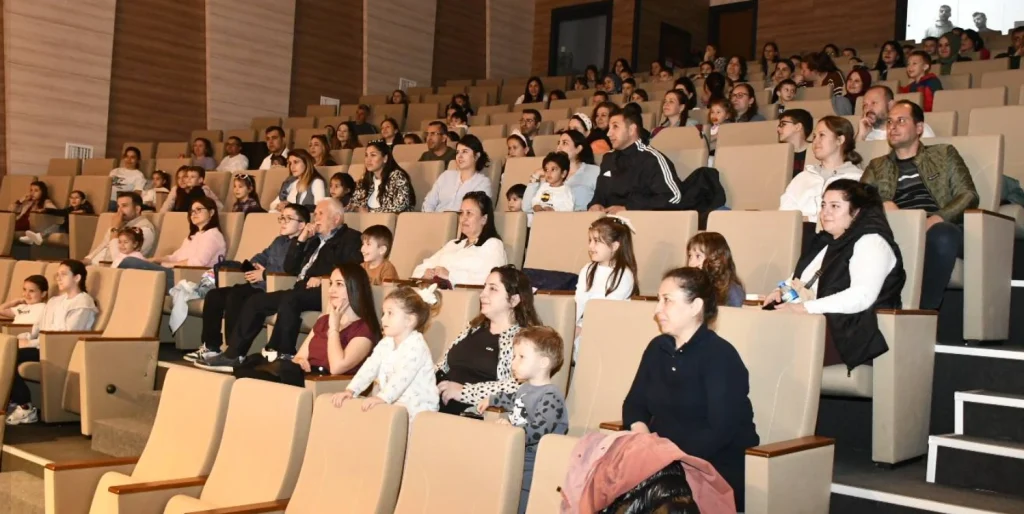 Malkara'da sahnelenen "Hadi O Zaman" çocuk tiyatrosu