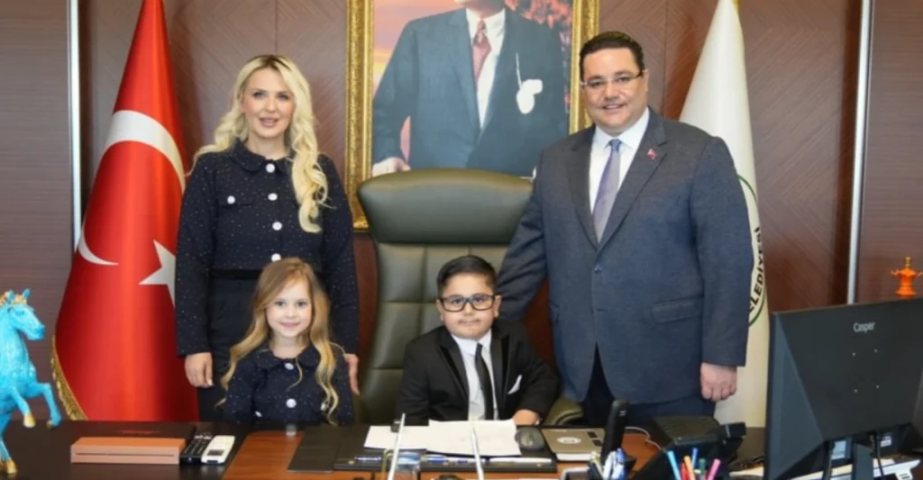 Marmaraereğlisi Belediyesi'nde 23 Nisan coşkusu makam devriyle yaşandı. Başkan Onur Bozkurter koltuğu çocuklara bırakarak hayallerini dinledi.