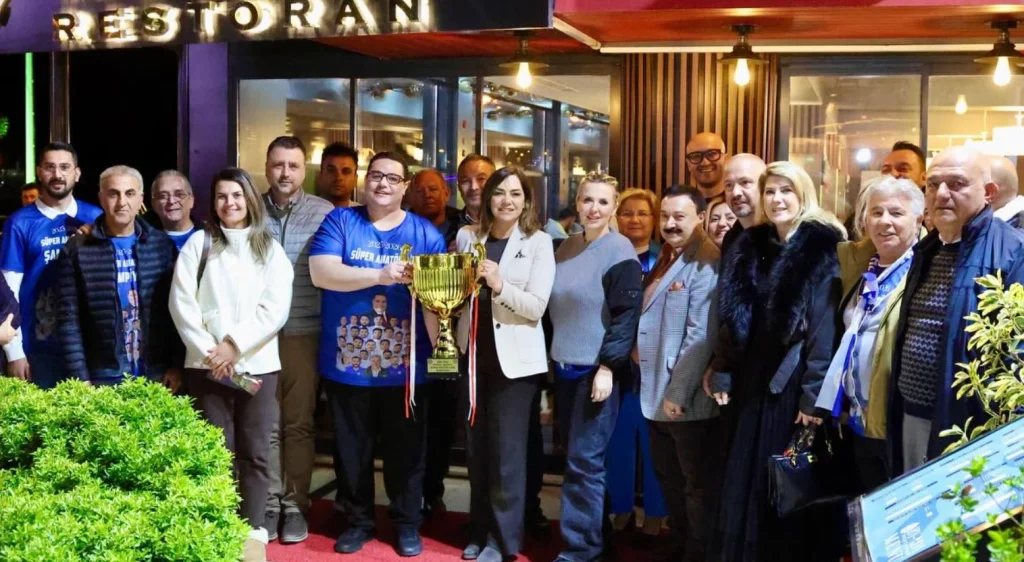 Marmaraereğlisi Belediyesi'nin kazandığı tarihi şampiyonluk, Tekirdağ Büyükşehir Belediye Başkanı Dr. Candan Yüceer ve ilçe belediye başkanlarının katılımıyla kutlandı. Detaylar haberimizde.