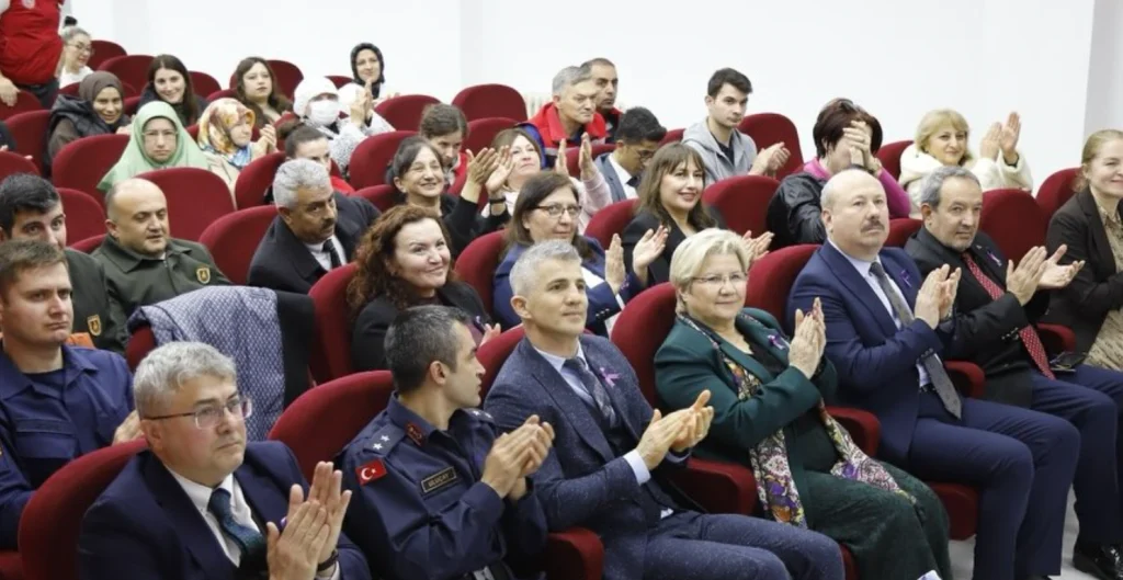 Marmaraereğlisi İlçe Sağlık Müdürlüğü tarafından düzenlenen 8. Sağlıklı Yaşam Semineri detayları. Kanser haftası etkinlikleri, erken teşhis ve farkındalık çalışmaları.
