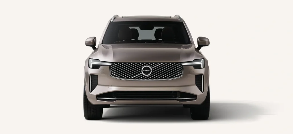 Volvo XC90 Mild Hybrid incelemesi: 48V hafif hibrit sistem nasıl çalışır? Yakıt tasarrufu, sürüş konforu ve güvenlik donanımlarıyla Volvo XC90'ın tüm detayları haberimizde.