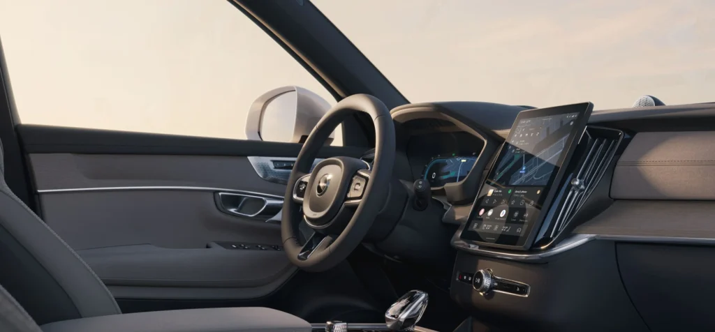 Volvo XC90 Mild Hybrid incelemesi: 48V hafif hibrit sistem nasıl çalışır? Yakıt tasarrufu, sürüş konforu ve güvenlik donanımlarıyla Volvo XC90'ın tüm detayları haberimizde.