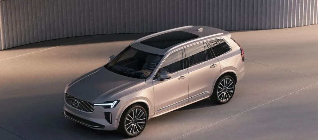 Volvo XC90 Mild Hybrid incelemesi: 48V hafif hibrit sistem nasıl çalışır? Yakıt tasarrufu, sürüş konforu ve güvenlik donanımlarıyla Volvo XC90'ın tüm detayları haberimizde.