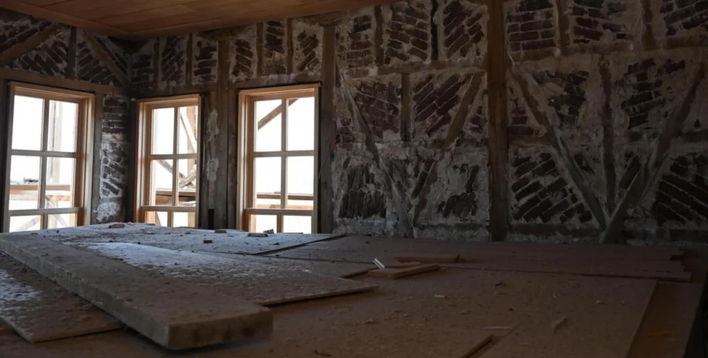 Edirne Valisi Yunus Sezer, 500 yıllık tarihi Muradiye Mevlevihanesi ihya çalışmalarını inceledi. Çevre Koruma Vakfı restorasyon detayları haberimizde.
