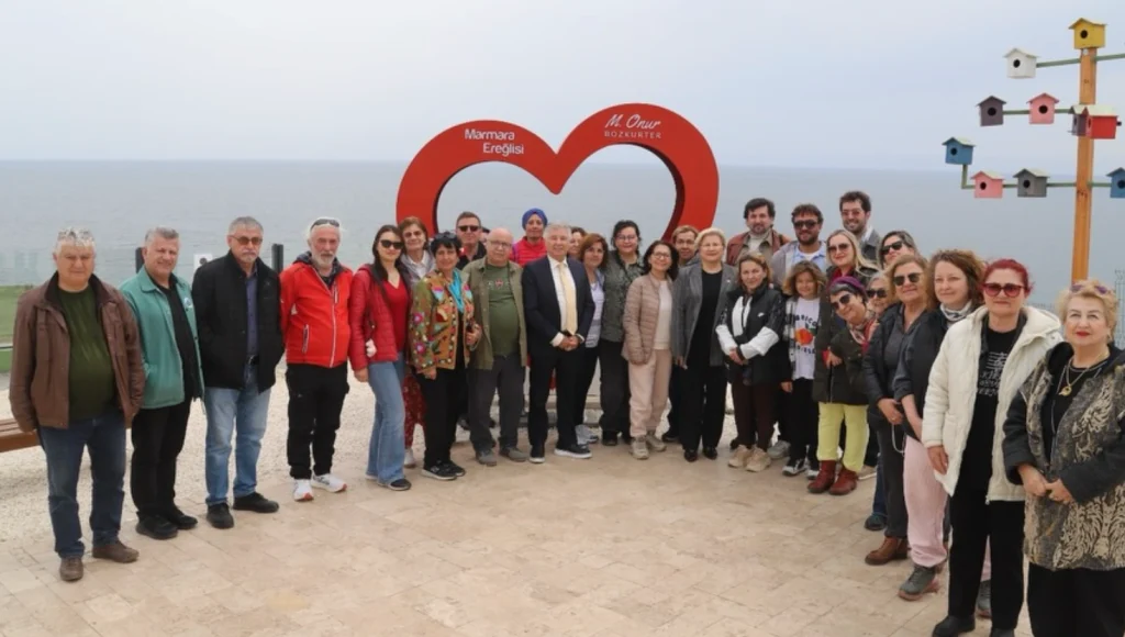 Marmaraereğlisi'nde 50. Turizm Haftası coşkusu! Perinthos Antik Kenti ve Tarihi Fransız Deniz Feneri'ne düzenlenen gezide kültürel mirasımız kursiyerlere tanıtıldı.