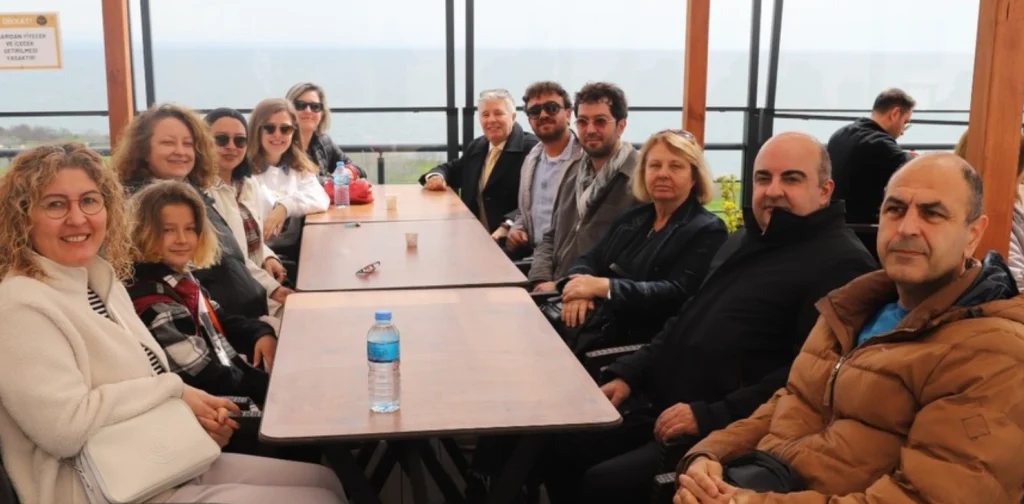 Marmaraereğlisi'nde 50. Turizm Haftası coşkusu! Perinthos Antik Kenti ve Tarihi Fransız Deniz Feneri'ne düzenlenen gezide kültürel mirasımız kursiyerlere tanıtıldı.