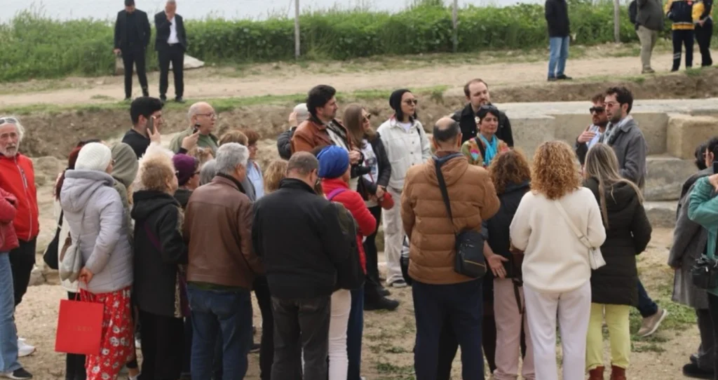 Marmaraereğlisi'nde 50. Turizm Haftası coşkusu! Perinthos Antik Kenti ve Tarihi Fransız Deniz Feneri'ne düzenlenen gezide kültürel mirasımız kursiyerlere tanıtıldı.