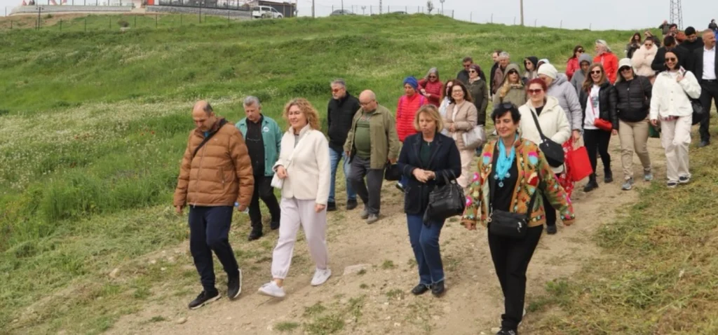 Marmaraereğlisi'nde 50. Turizm Haftası coşkusu! Perinthos Antik Kenti ve Tarihi Fransız Deniz Feneri'ne düzenlenen gezide kültürel mirasımız kursiyerlere tanıtıldı.