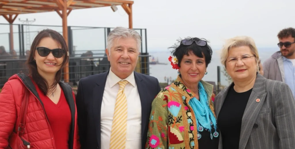 Marmaraereğlisi'nde 50. Turizm Haftası coşkusu! Perinthos Antik Kenti ve Tarihi Fransız Deniz Feneri'ne düzenlenen gezide kültürel mirasımız kursiyerlere tanıtıldı.