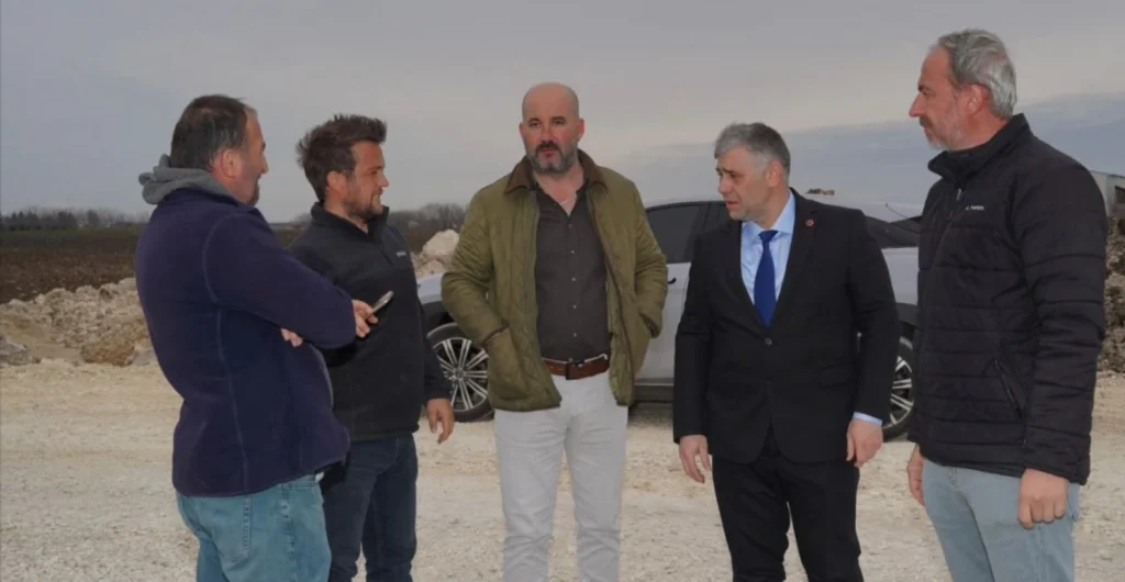 Pınarhisar Belediyesi heyeti ilçedeki çalışmaları denetledi. Belediye Başkan Vekili Cem Duralı ve ekibi sahada yürütülen faaliyetleri yerinde inceleyerek rapor aldı.