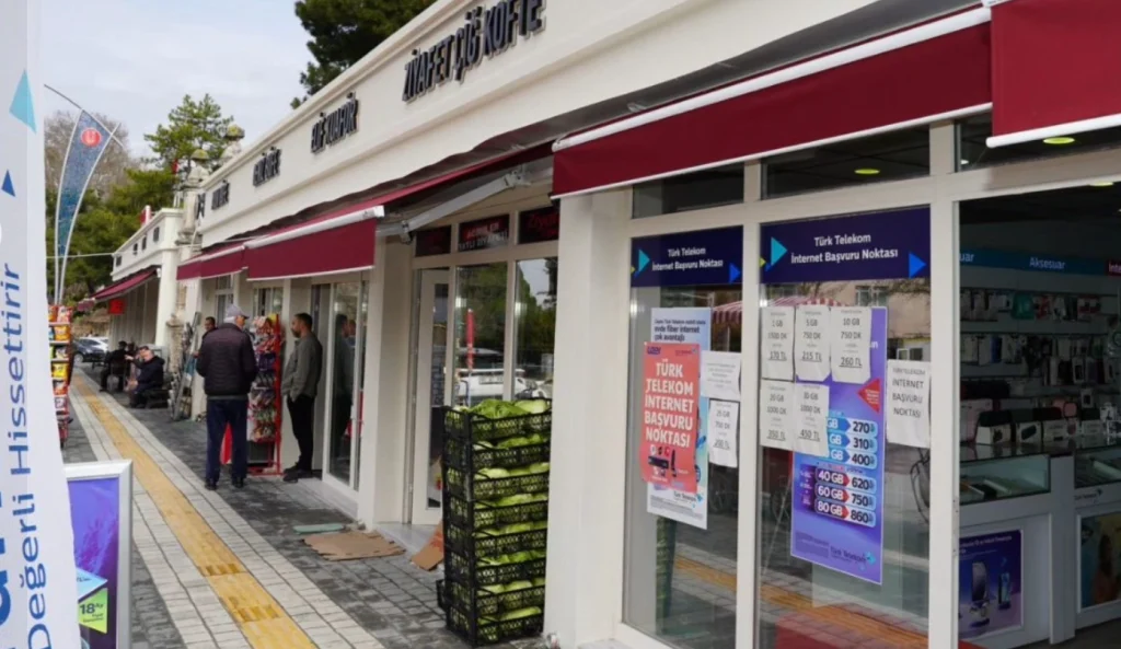 Pınarhisar Belediyesi'nin Cumhuriyet Meydanı'ndaki sokak sağlıklaştırma ve kentsel iyileştirme çalışmaları tamamlandı. İlçenin yeni ve modern yüzünü keşfedin.