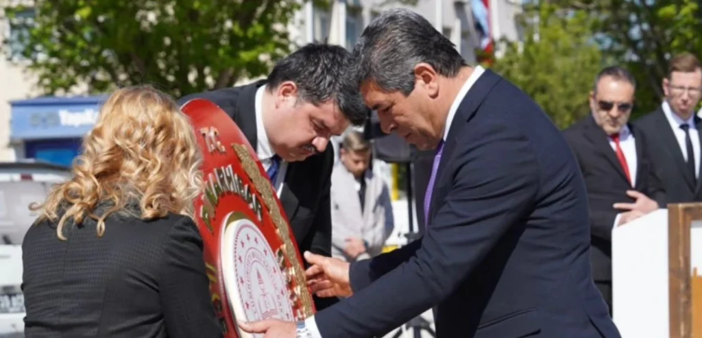 Pınarhisar Millet Bahçesi'nde 23 Nisan Ulusal Egemenlik ve Çocuk Bayramı, çocukların hazırladığı muhteşem bir programla kutlandı. Bayram coşkusu tüm ilçeyi sardı.